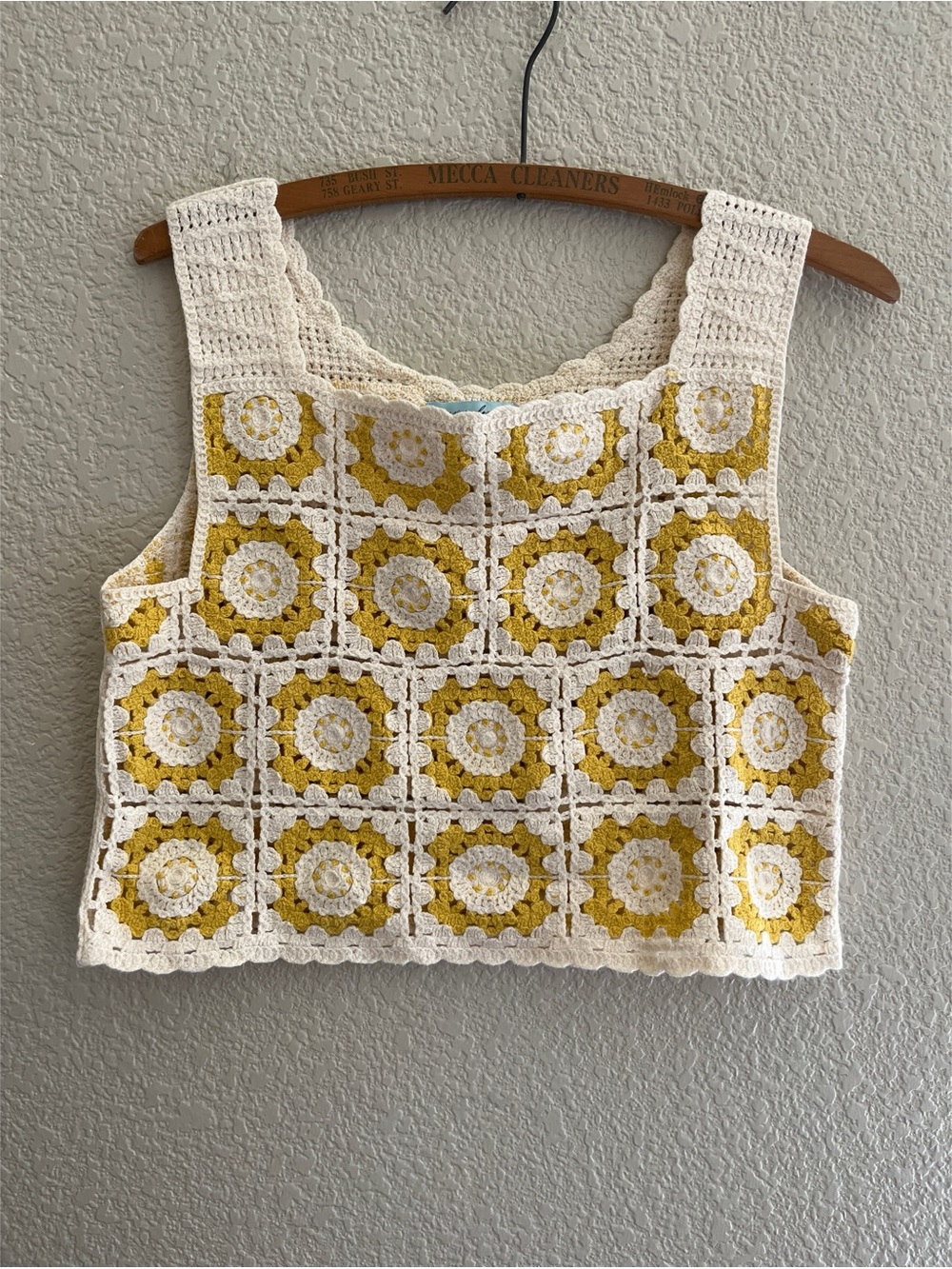 Everglow Crochet Crop Top Women’s Size Medium